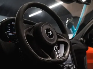 MCLAREN 720S Spider-B&W-McLaren Perf. Plus Pack-Steuer!