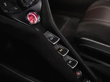 MCLAREN 720S Spider-B&W-McLaren Perf. Plus Pack-Steuer!