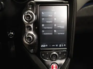 MCLAREN 720S Spider-B&W-McLaren Perf. Plus Pack-Steuer!