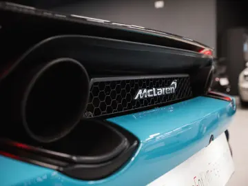 MCLAREN 720S Spider-B&W-McLaren Perf. Plus Pack-Steuer!