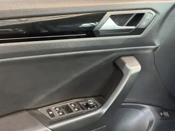 VW T-Roc R  4Motion Leder LED SHZ ACC Beats R.Cam