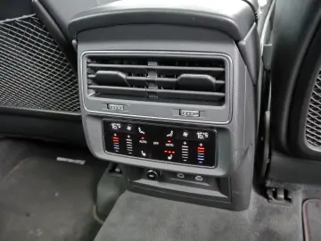 AUDI SQ7 Pano 7Sitze AHK Stand HuD S-Sitze Air 360