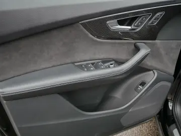 AUDI SQ7 Pano 7Sitze AHK Stand HuD S-Sitze Air 360