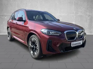 BMW iX3 M SPORT Sportpaket HUD AD AHK-klappbar AHK E