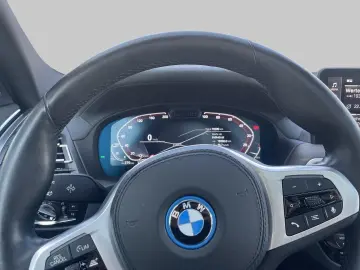 BMW iX3 M SPORT Sportpaket HUD AD AHK-klappbar AHK E