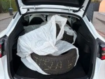 TESLA Model Y Basis RWD White White  1.HD