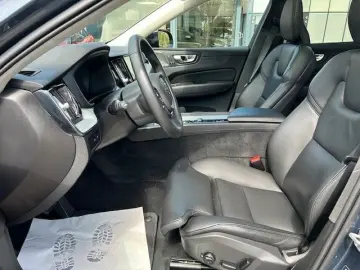 VOLVO XC60 T6 Recharge AWD PLUS DARK-AHK-BLIS-HK-Pilot