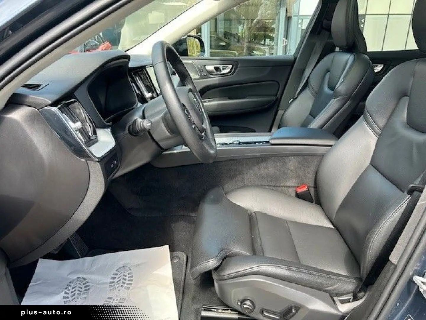 VOLVO XC60 T6 Recharge AWD PLUS DARK-AHK-BLIS-HK-Pilot