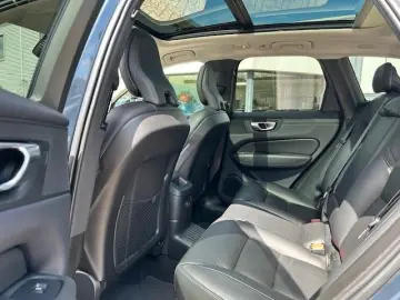 VOLVO XC60 T6 Recharge AWD PLUS DARK-AHK-BLIS-HK-Pilot