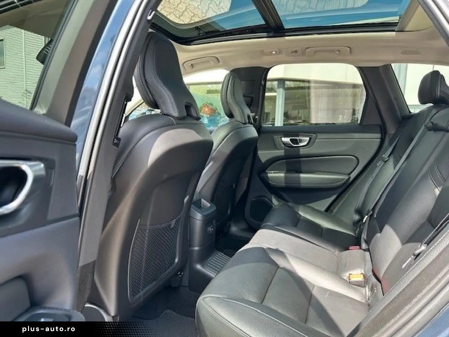 VOLVO XC60 T6 Recharge AWD PLUS DARK-AHK-BLIS-HK-Pilot