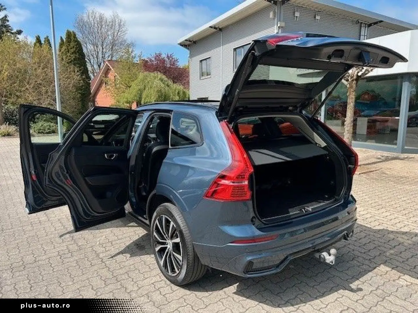 VOLVO XC60 T6 Recharge AWD PLUS DARK-AHK-BLIS-HK-Pilot