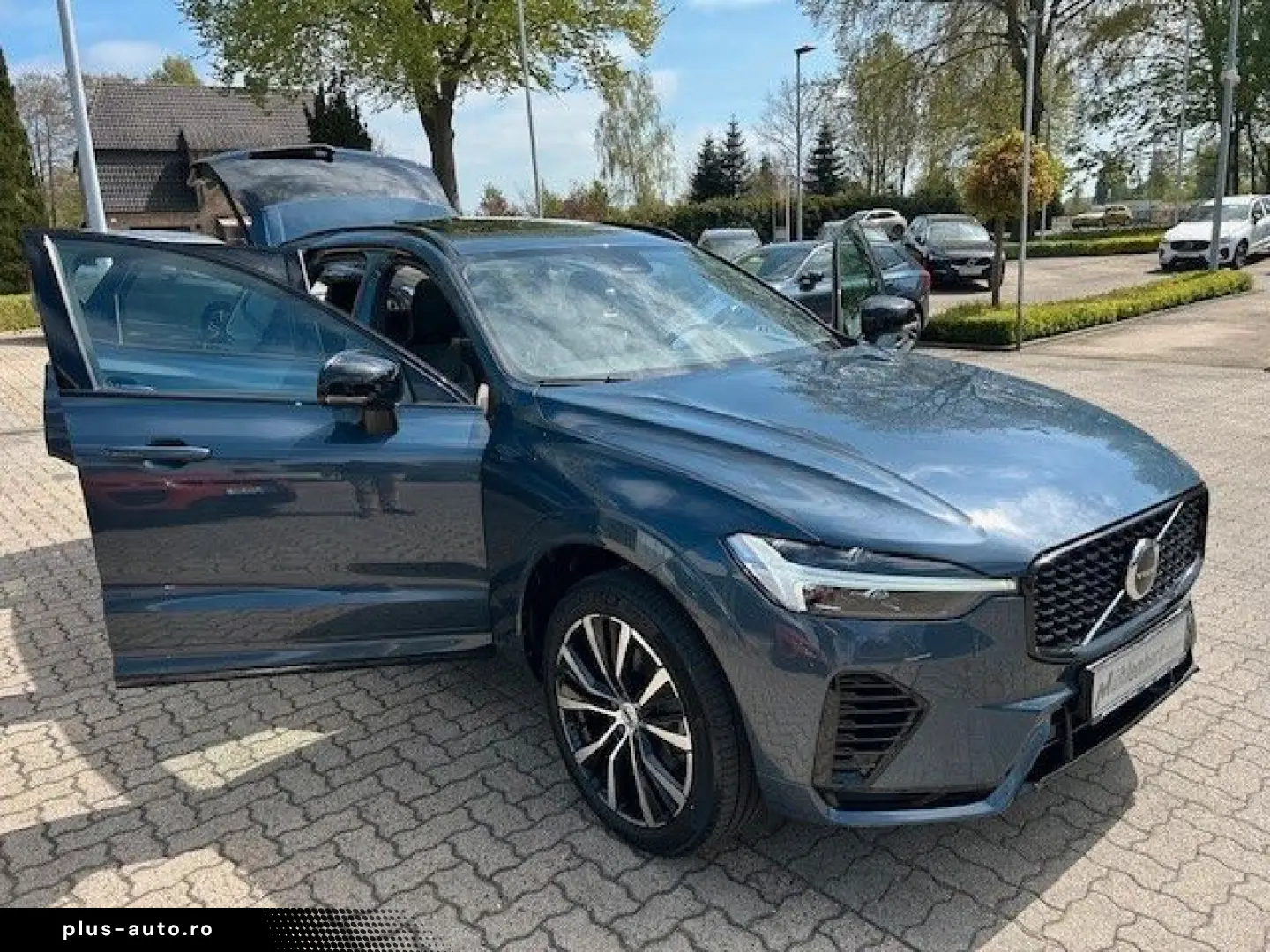 VOLVO XC60 T6 Recharge AWD PLUS DARK-AHK-BLIS-HK-Pilot