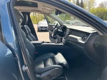 VOLVO XC60 T6 Recharge AWD PLUS DARK-AHK-BLIS-HK-Pilot