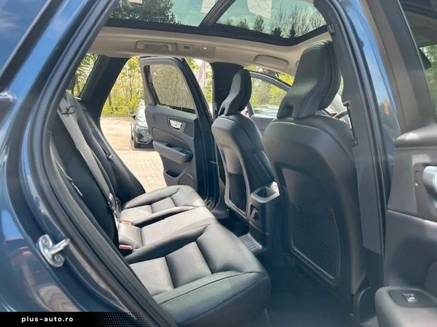 VOLVO XC60 T6 Recharge AWD PLUS DARK-AHK-BLIS-HK-Pilot