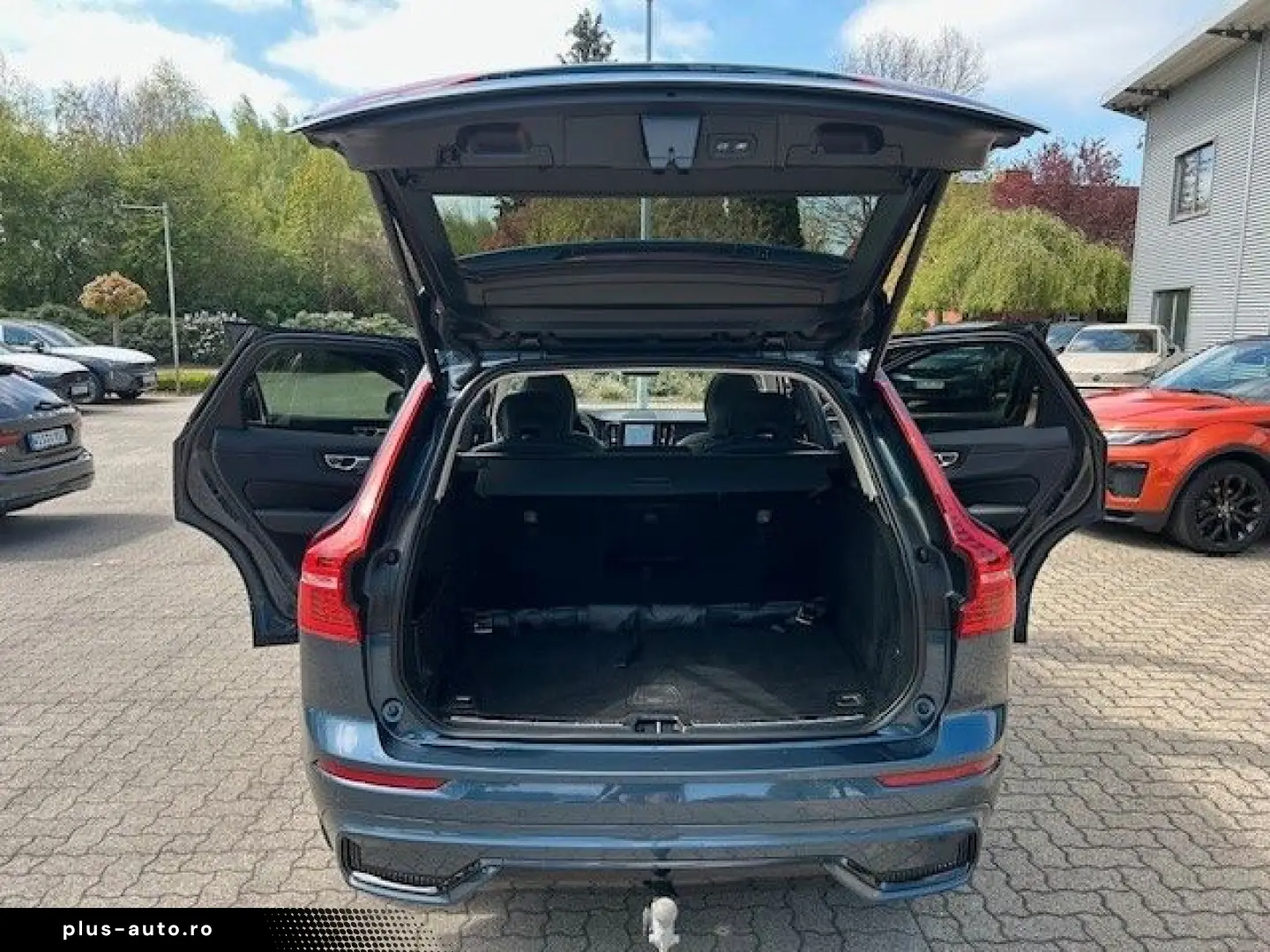 VOLVO XC60 T6 Recharge AWD PLUS DARK-AHK-BLIS-HK-Pilot