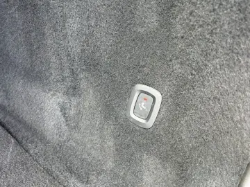 VOLVO XC60 T6 Recharge AWD PLUS DARK-AHK-BLIS-HK-Pilot