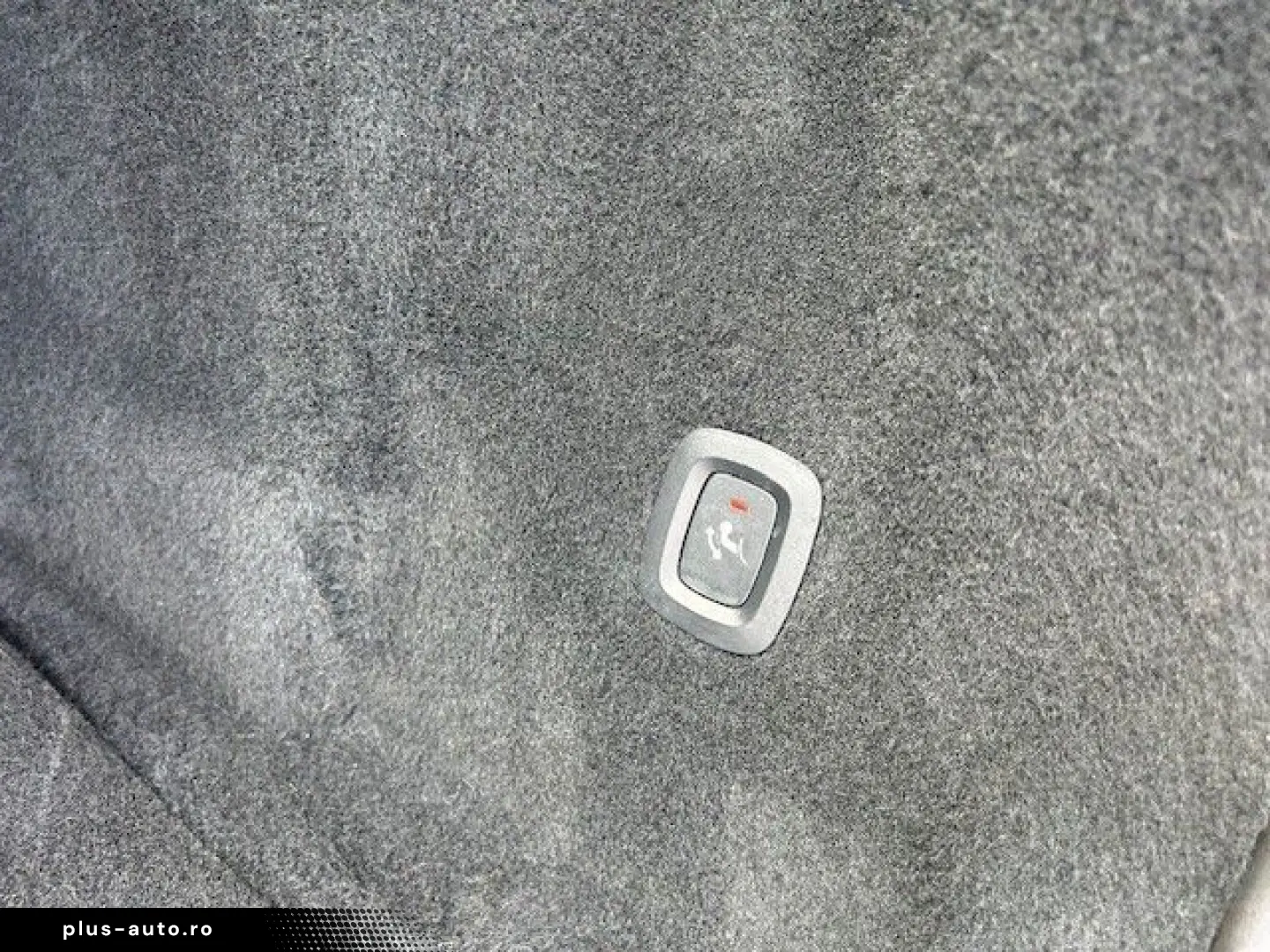 VOLVO XC60 T6 Recharge AWD PLUS DARK-AHK-BLIS-HK-Pilot