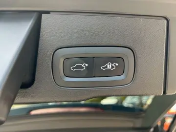 VOLVO XC60 T6 Recharge AWD PLUS DARK-AHK-BLIS-HK-Pilot