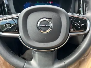 VOLVO XC60 T6 Recharge AWD PLUS DARK-AHK-BLIS-HK-Pilot