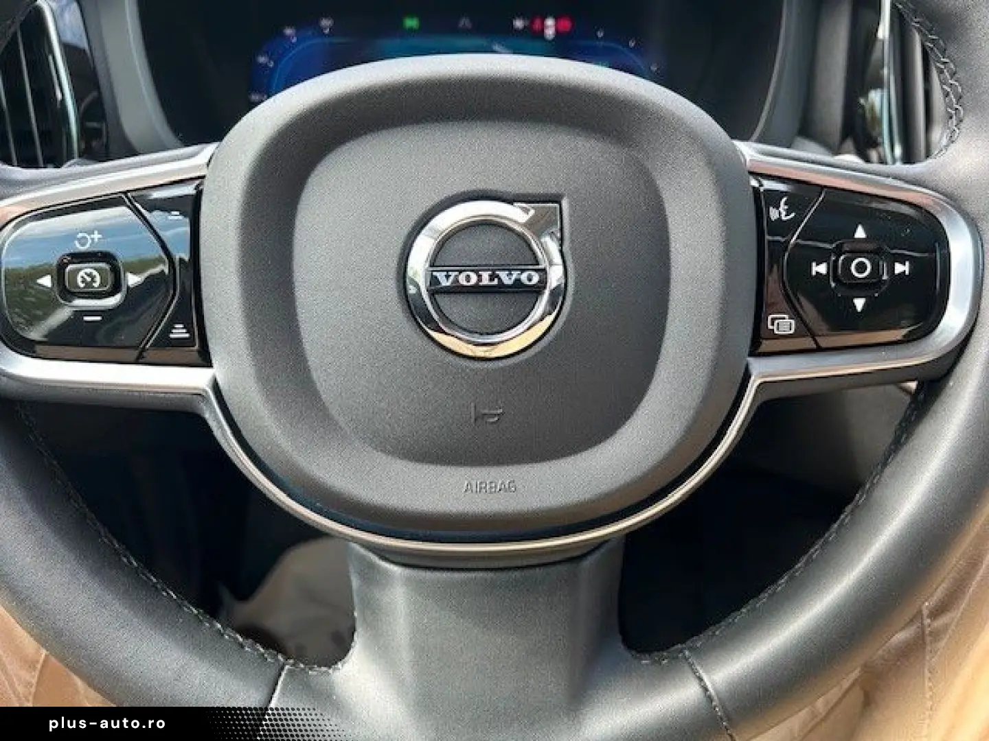 VOLVO XC60 T6 Recharge AWD PLUS DARK-AHK-BLIS-HK-Pilot