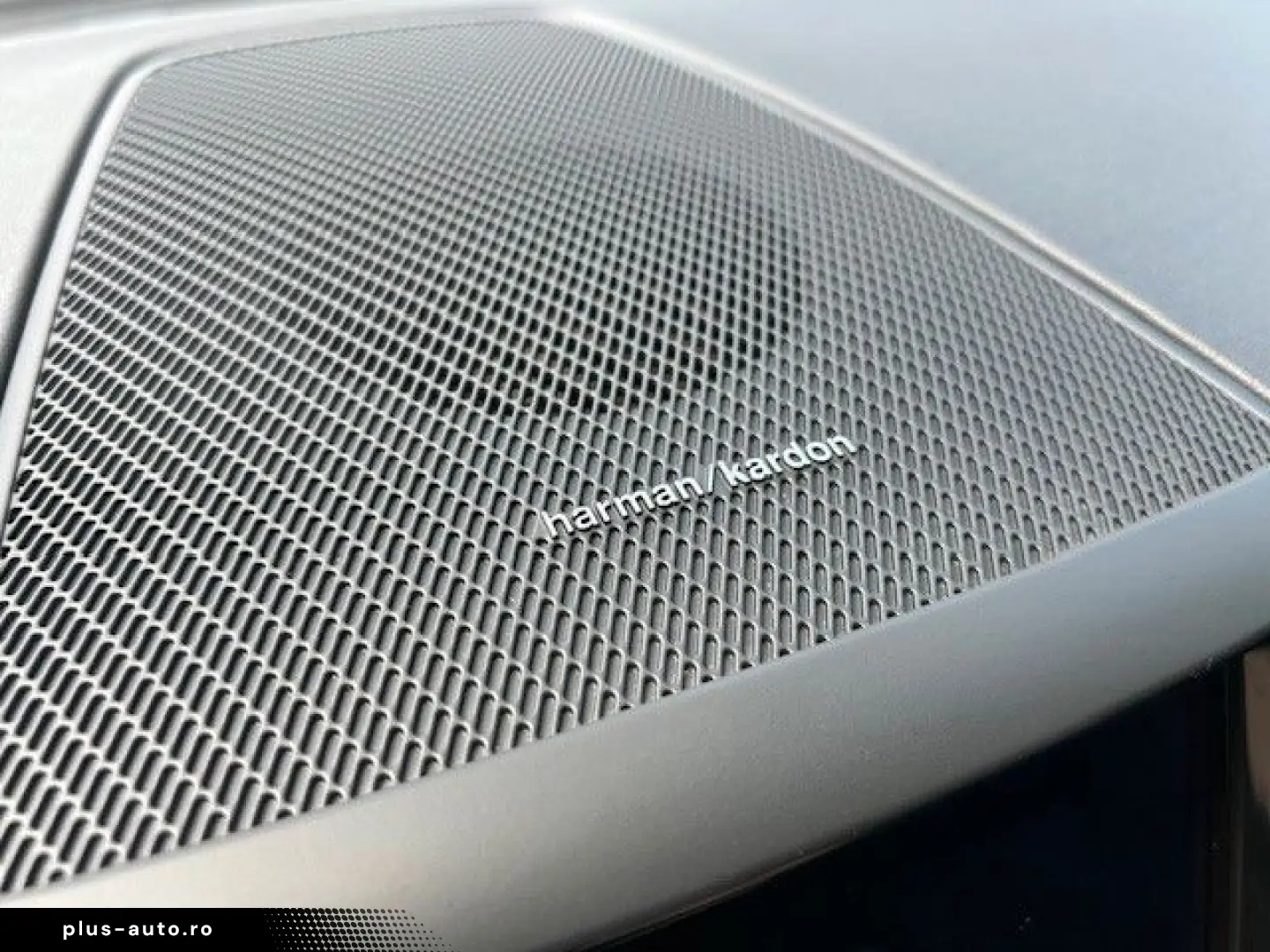 VOLVO XC60 T6 Recharge AWD PLUS DARK-AHK-BLIS-HK-Pilot