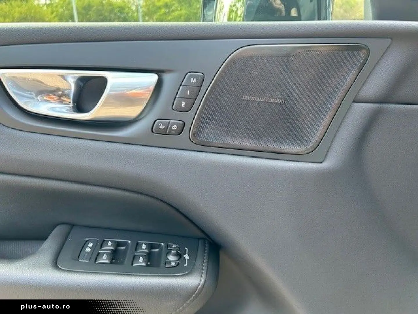 VOLVO XC60 T6 Recharge AWD PLUS DARK-AHK-BLIS-HK-Pilot