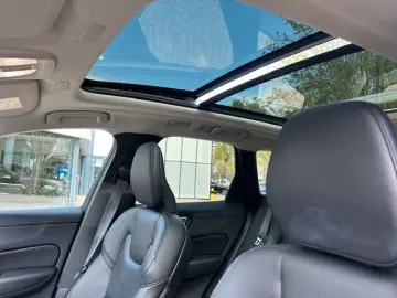 VOLVO XC60 T6 Recharge AWD PLUS DARK-AHK-BLIS-HK-Pilot