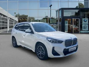 BMW iX1 xDrive30 M Sport AHK Panoramadach HeadUp Dri