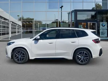 BMW iX1 xDrive30 M Sport AHK Panoramadach HeadUp Dri