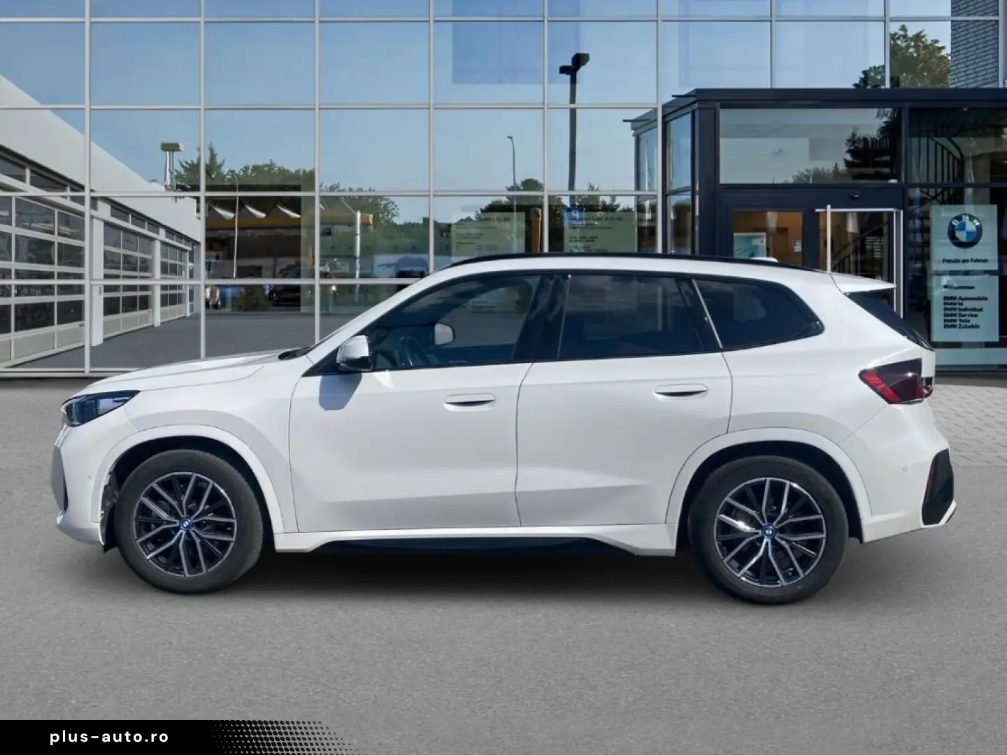 BMW iX1 xDrive30 M Sport AHK Panoramadach HeadUp Dri