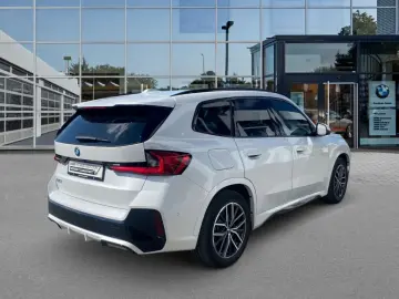 BMW iX1 xDrive30 M Sport AHK Panoramadach HeadUp Dri