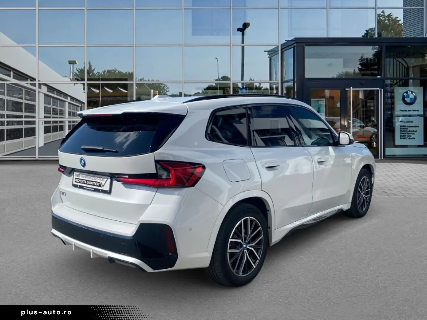 BMW iX1 xDrive30 M Sport AHK Panoramadach HeadUp Dri