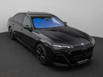 BMW i7 xD60 M-Sport HUD Pano 360 Massage ACC Soft 21