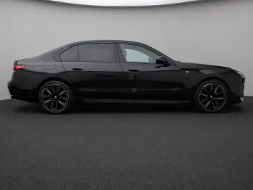 BMW i7 xD60 M-Sport HUD Pano 360 Massage ACC Soft 21