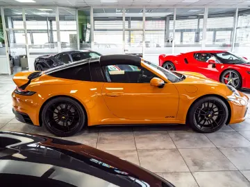 PORSCHE 911 Targa 4 GTS PTS Bahamagelb Full Opt MwSt 1Hd