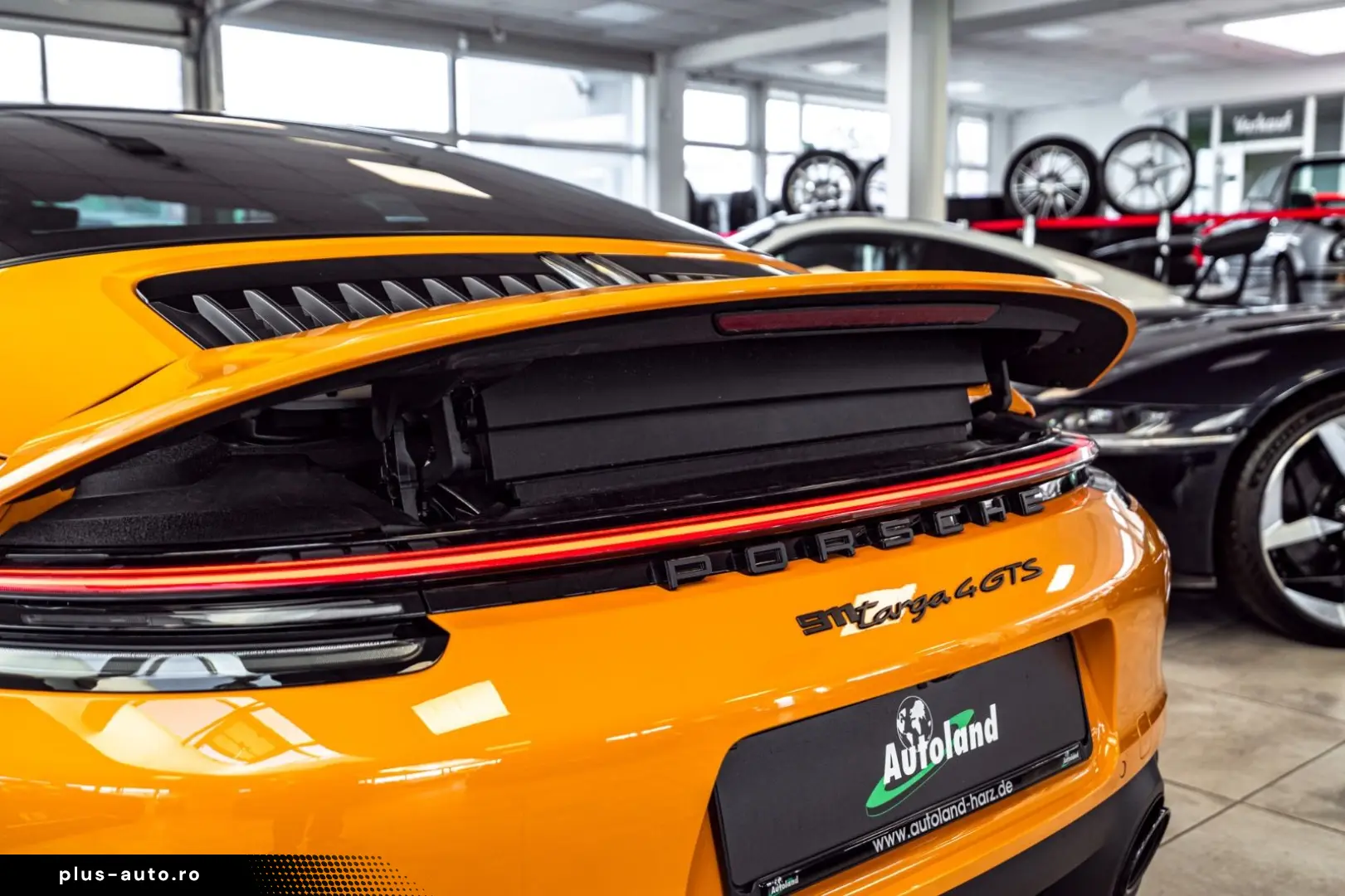 PORSCHE 911 Targa 4 GTS PTS Bahamagelb Full Opt MwSt 1Hd