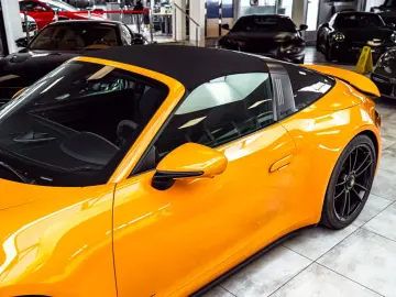 PORSCHE 911 Targa 4 GTS PTS Bahamagelb Full Opt MwSt 1Hd