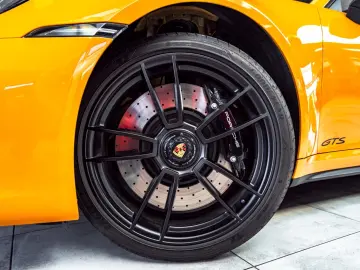 PORSCHE 911 Targa 4 GTS PTS Bahamagelb Full Opt MwSt 1Hd