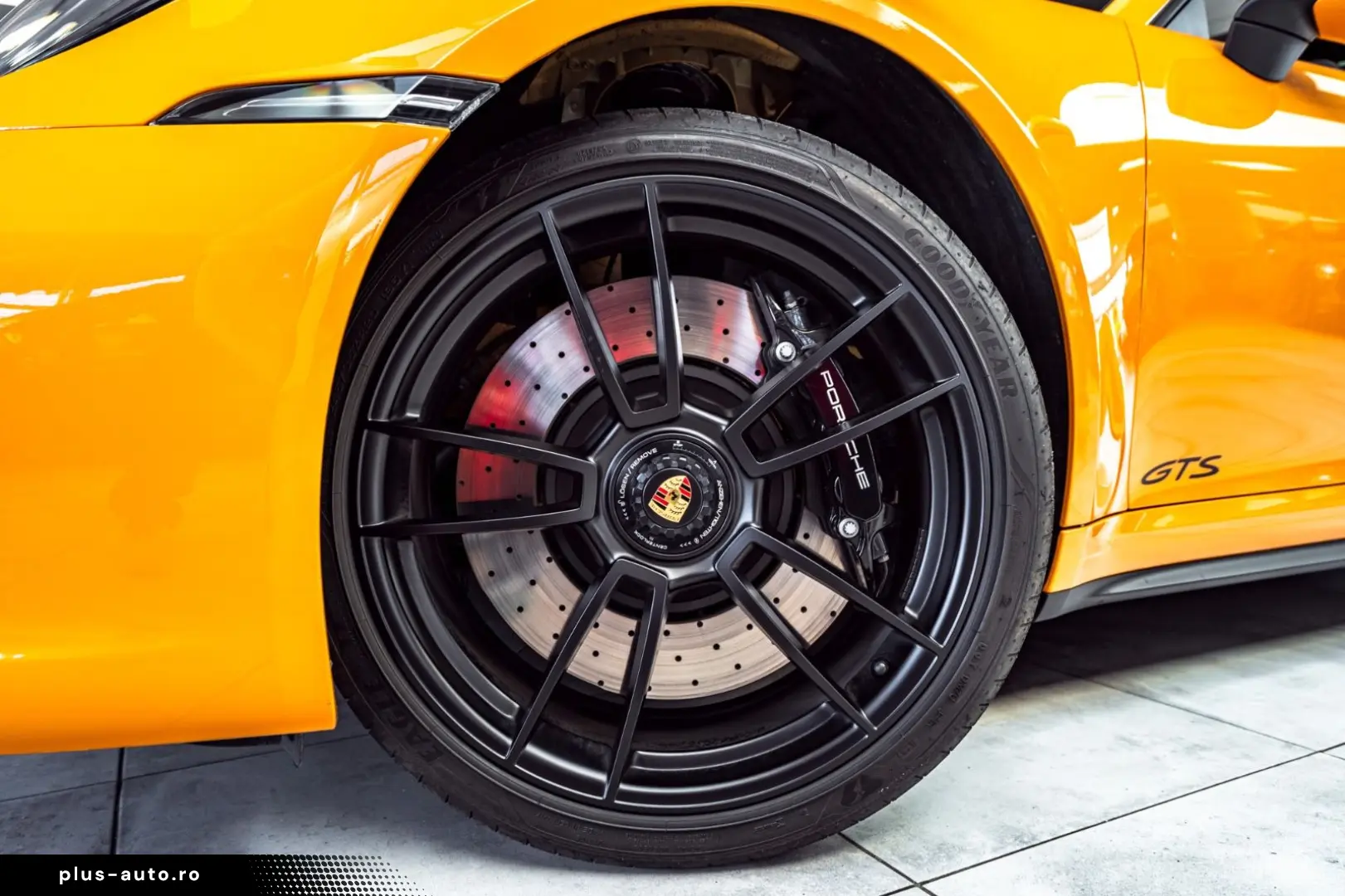 PORSCHE 911 Targa 4 GTS PTS Bahamagelb Full Opt MwSt 1Hd