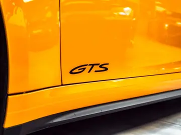 PORSCHE 911 Targa 4 GTS PTS Bahamagelb Full Opt MwSt 1Hd