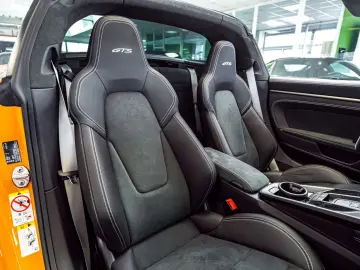 PORSCHE 911 Targa 4 GTS PTS Bahamagelb Full Opt MwSt 1Hd