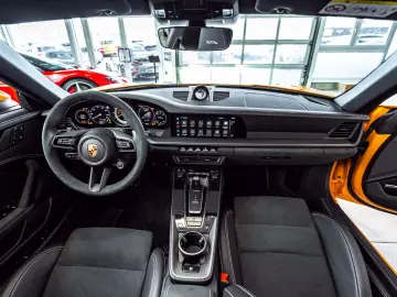 PORSCHE 911 Targa 4 GTS PTS Bahamagelb Full Opt MwSt 1Hd