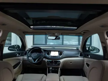 Hyundai Tucson 2.0 CRDI 4WD Automatik Premium