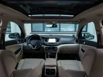 Hyundai Tucson 2.0 CRDI 4WD Automatik Premium