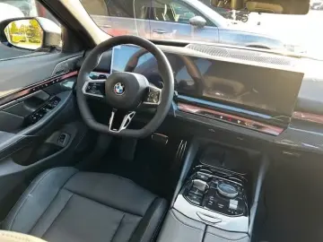 BMW 520d xDrive Touring Frozen Grey B&W AHK