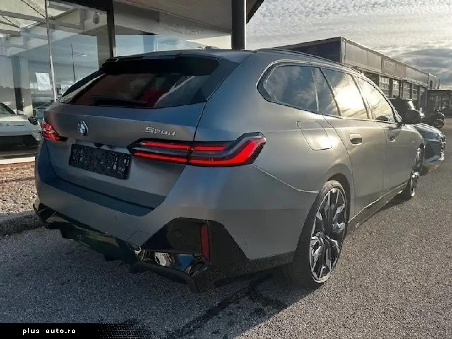 BMW 520d xDrive Touring Frozen Grey B&W AHK