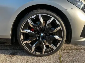 BMW 520d xDrive Touring Frozen Grey B&W AHK