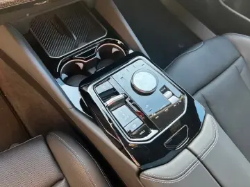 BMW 520d xDrive Touring Frozen Grey B&W AHK