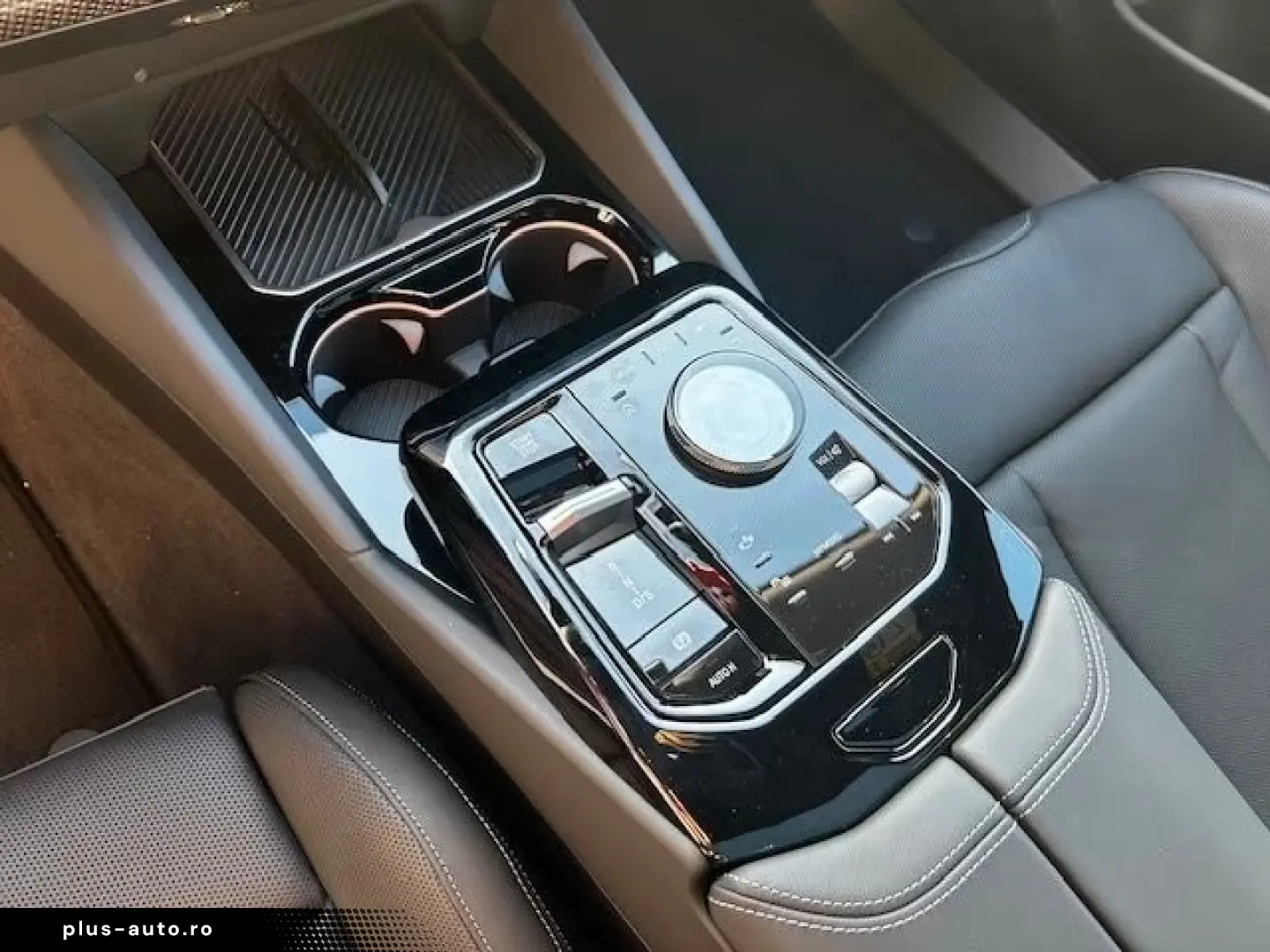 BMW 520d xDrive Touring Frozen Grey B&W AHK