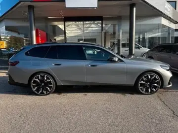 BMW 520d xDrive Touring Frozen Grey B&W AHK